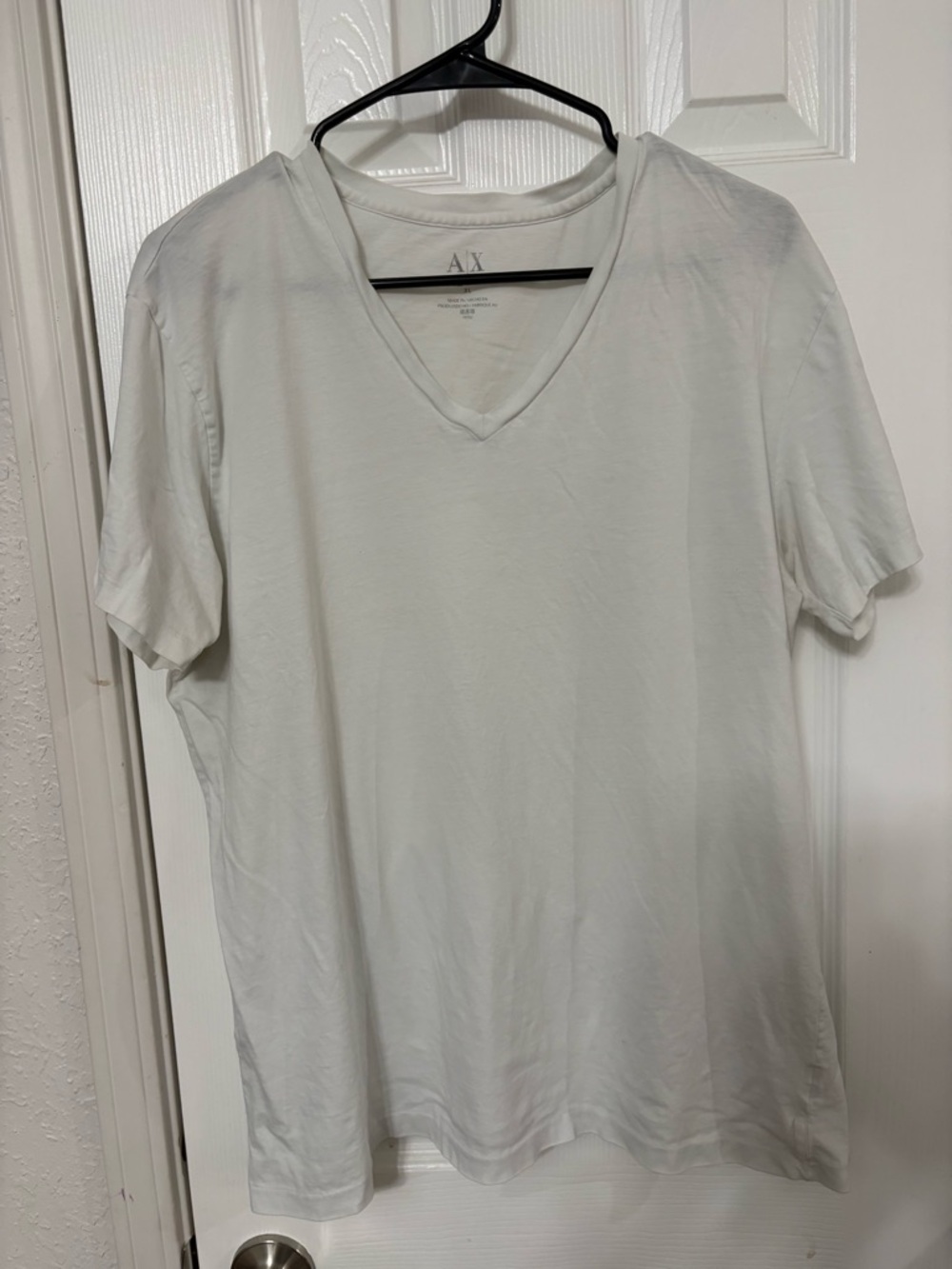 A/X Armani Exchange Men's V-Neck Tee in White. Size XL